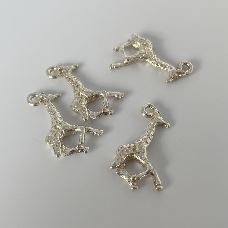 Breloque Girafe en Étain Finition Argent 925 avec Détails en Relief - 26x20mm X1