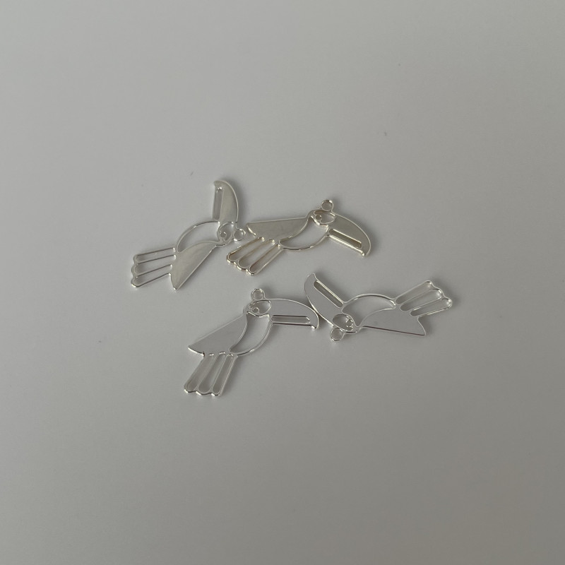 Breloque Toucan Évidé en Étain Finition Argent 925 - 14x15mm X1