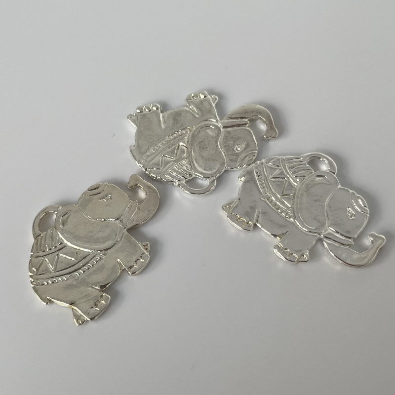 Breloque Éléphant Décoré, Étain Finition Argent 925 - 27.45x35.5mm X1