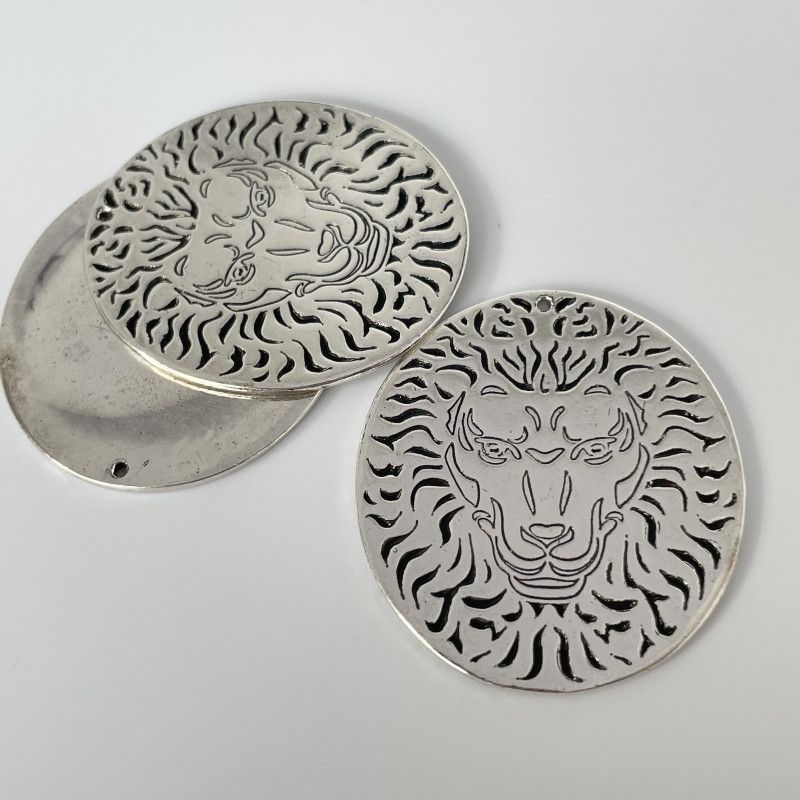 Breloque Ovale Tête de Lion Finition Argent 925 - 44x39.8mm, Design Majestueux x1