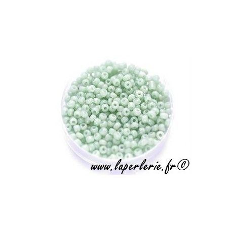 Rocaille 2.2mm VERT JADE OPAQUE, mesure de 12.5gr environ 400 perles.  - 1